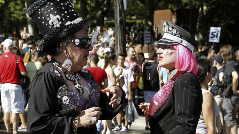 Las carrozas del Orgullo Gay recorren Madrid