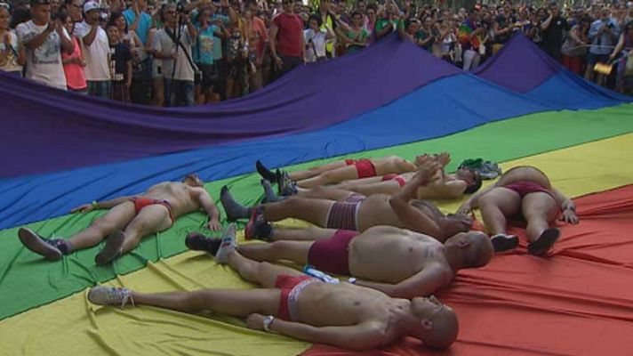 Telediario 1 - Jóvenes sin armario