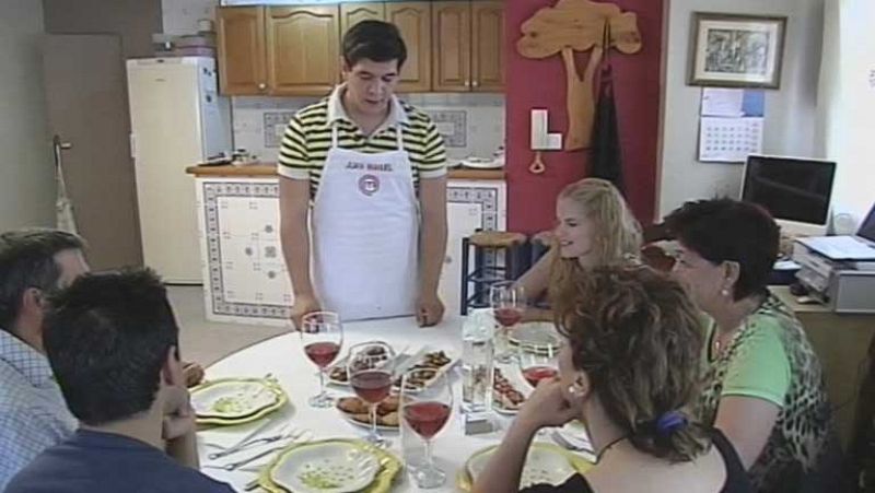 Juan Manuel, vencedor de MasterChef, cocina en casa