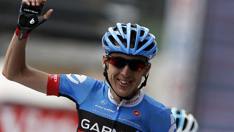 El corredor del Garmin Daniel Martin se llevó la novena etapa del Tour al derrotar en meta a su compañero de fuga, Jakob Fuglsang.