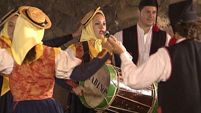 Tenderete - 06/07/13  'Tenderete' desde la isla de El Hierro con motivo de La Bajada de la Virgen con el grupo de 'Sabinosa' y el grupo 'Los Bimbaches'.