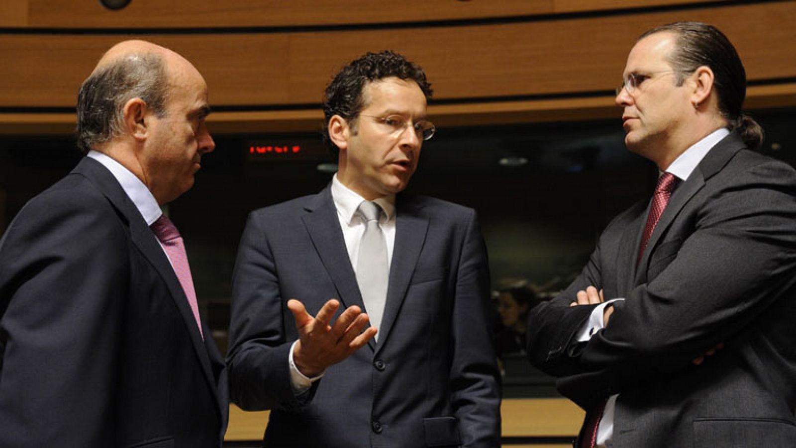Noticias 24h: El Eurogrupo podría fragmentar el nuevo tramo del rescate griego | RTVE Play