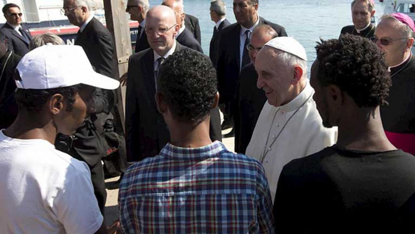 El papa Francisco viaja a la isla italiana de Lampedusa en su primer viaje oficial fuera de Roma