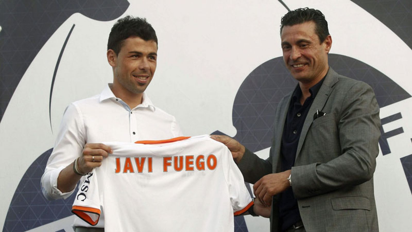 Telediario 1: Javi Fuego ya está en Valencia, Manu y Stevanovic al Elche y Pareja al Sevilla | RTVE Play