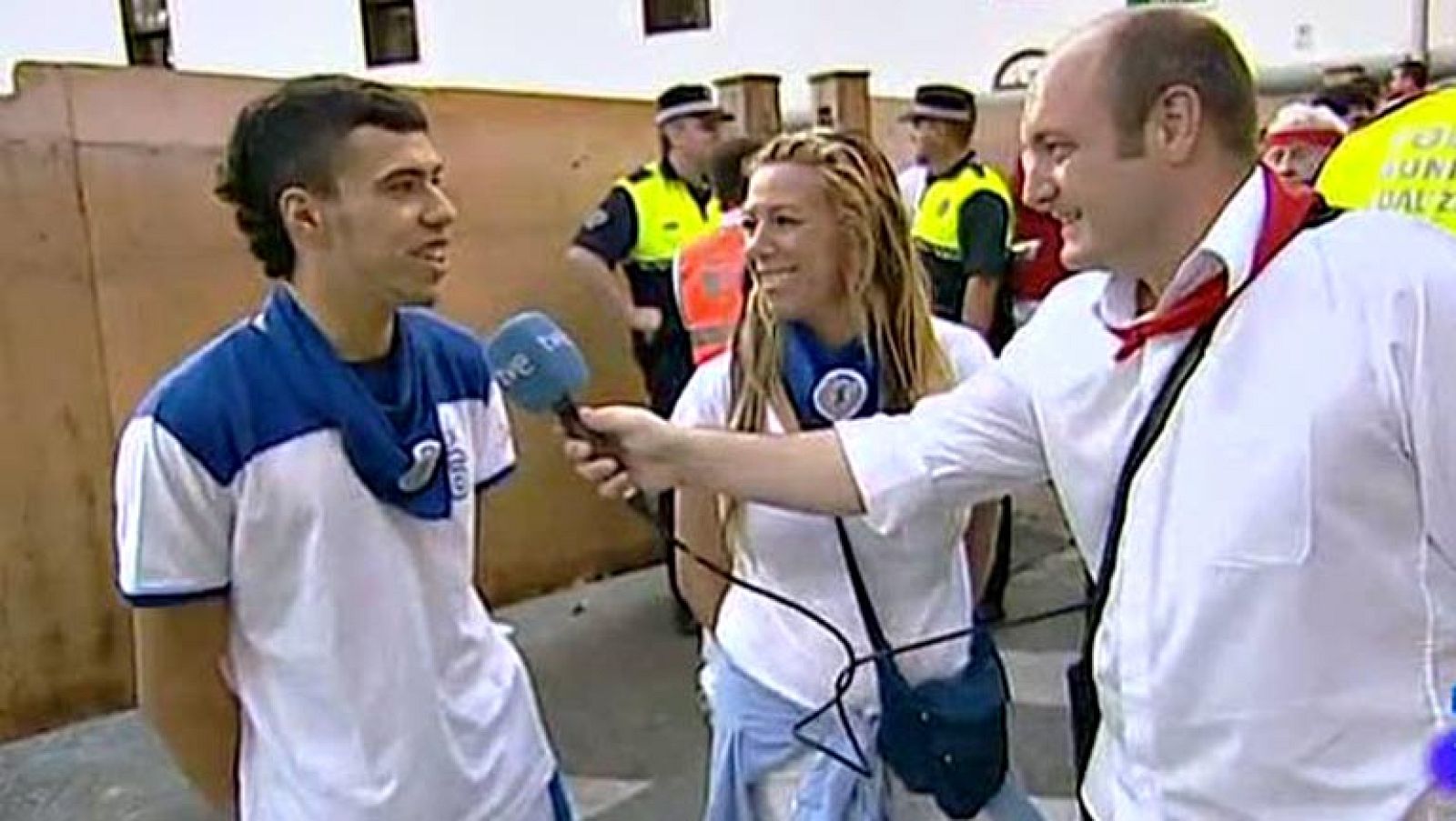 Madre e hijo en sanfermines