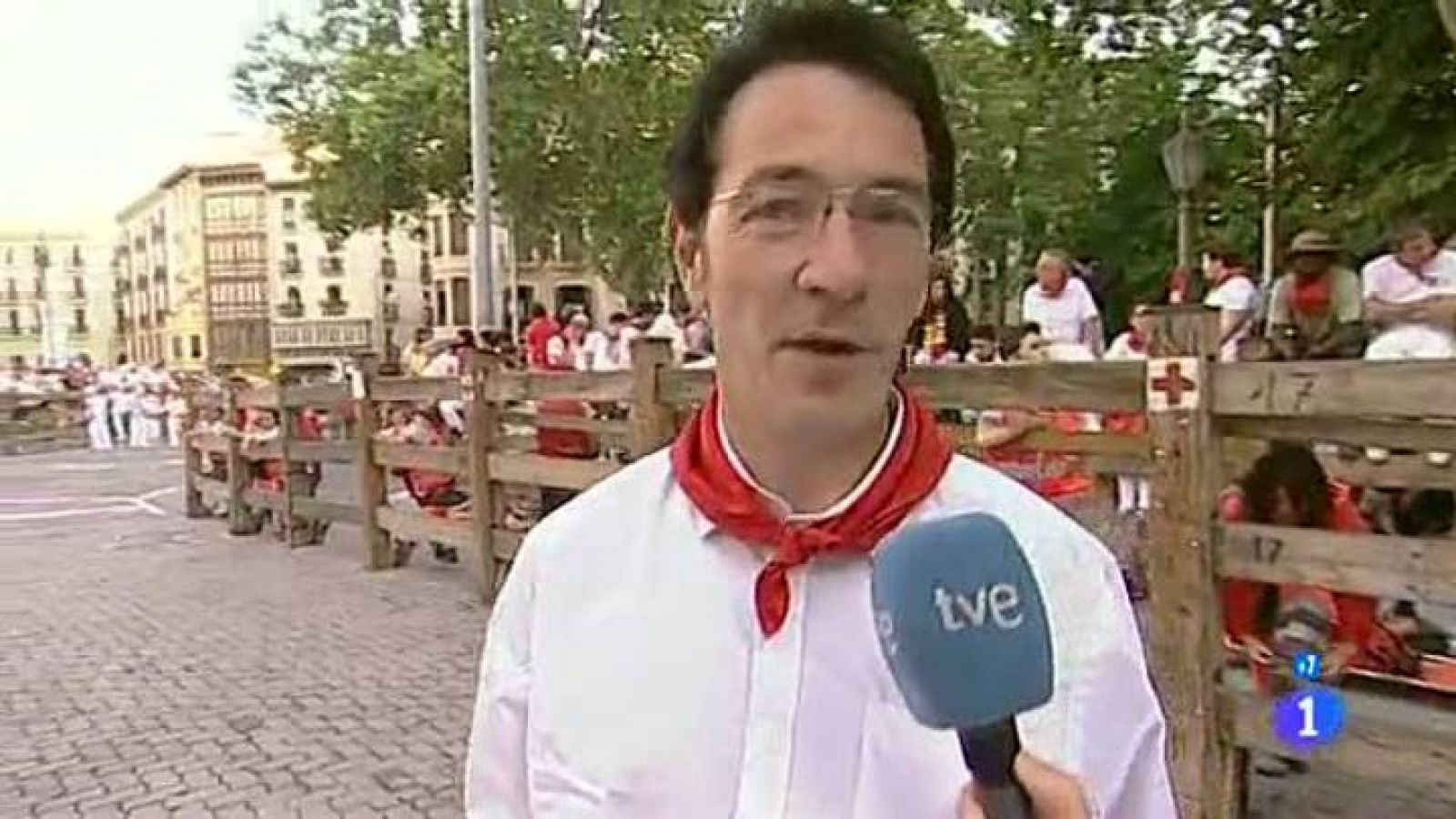  Daniel Azcona nos enseña la llave que guarda los toros en San Fermín 2013