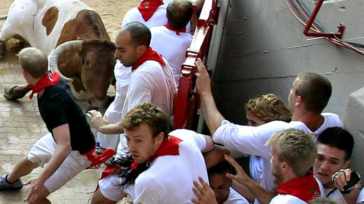 San Fermín - Un mozo, golpeado en el coso