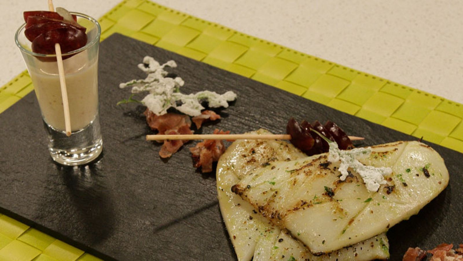 RTVE Cocina: Sepia al ajillo con ajo blanco  | RTVE Play