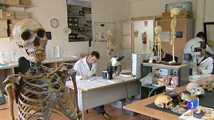 Telediario 1 - El CSIC augura un "cataclismo" si no consigue 75 millones de euros