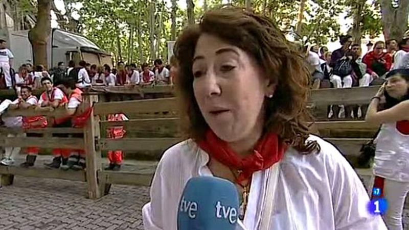 La delegada del Gobierno en Navarra estuvo a punto de ser pillada por un toro 