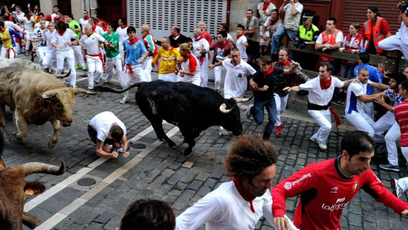 Seis mozos caen en la margen izquierda de Estafeta 