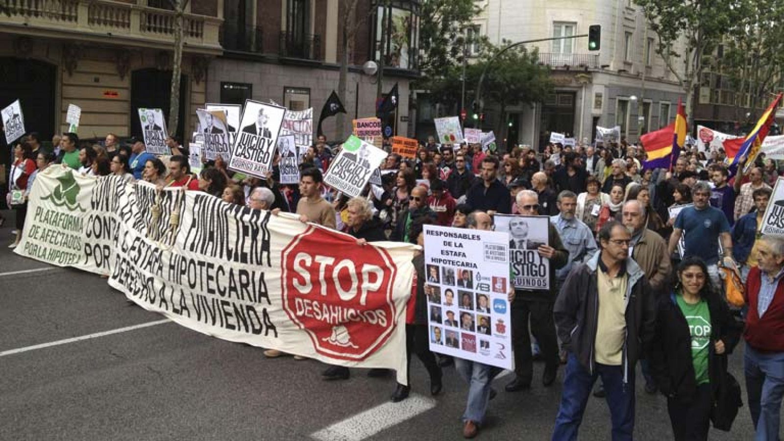 El Tribunal Constitucional suspende el decreto andaluz sobre desahucios  