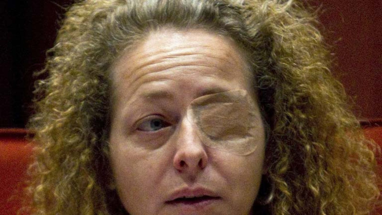 La mujer que perdió un ojo en una manifestación en Cataluña, por una pelota de goma, pide al Parlament que prohiba  su uso