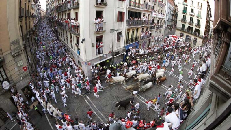 Carrera con sobresaltos en los Sanfermines pero sin heridos por asta de toro 