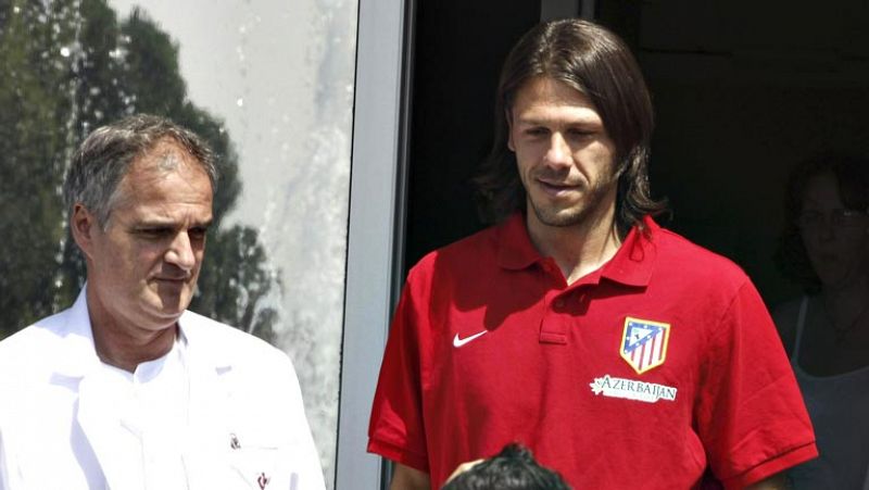 El Atlético de Madrid ha hecho oficial la incorporación del defensa Martín Demichelis para la próxima temporada. El argentino llega libre tras finalizar contrato con el Málaga y tendrá un día intenso, pues después de pasar la revisión médica empezará