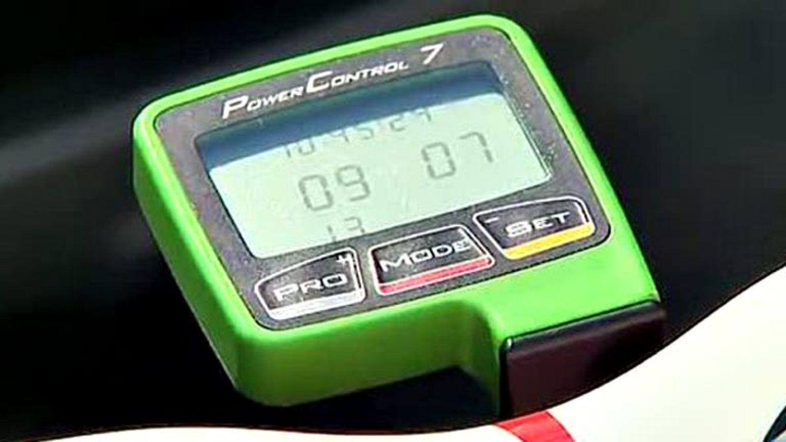 Al igual que en otros deportes, la tecnología desembarca en el ciclismo. El enviado de TVE en el Tour, Josué Elena, nos explica cómo funcionan y para qué sirven los potenciómetros.