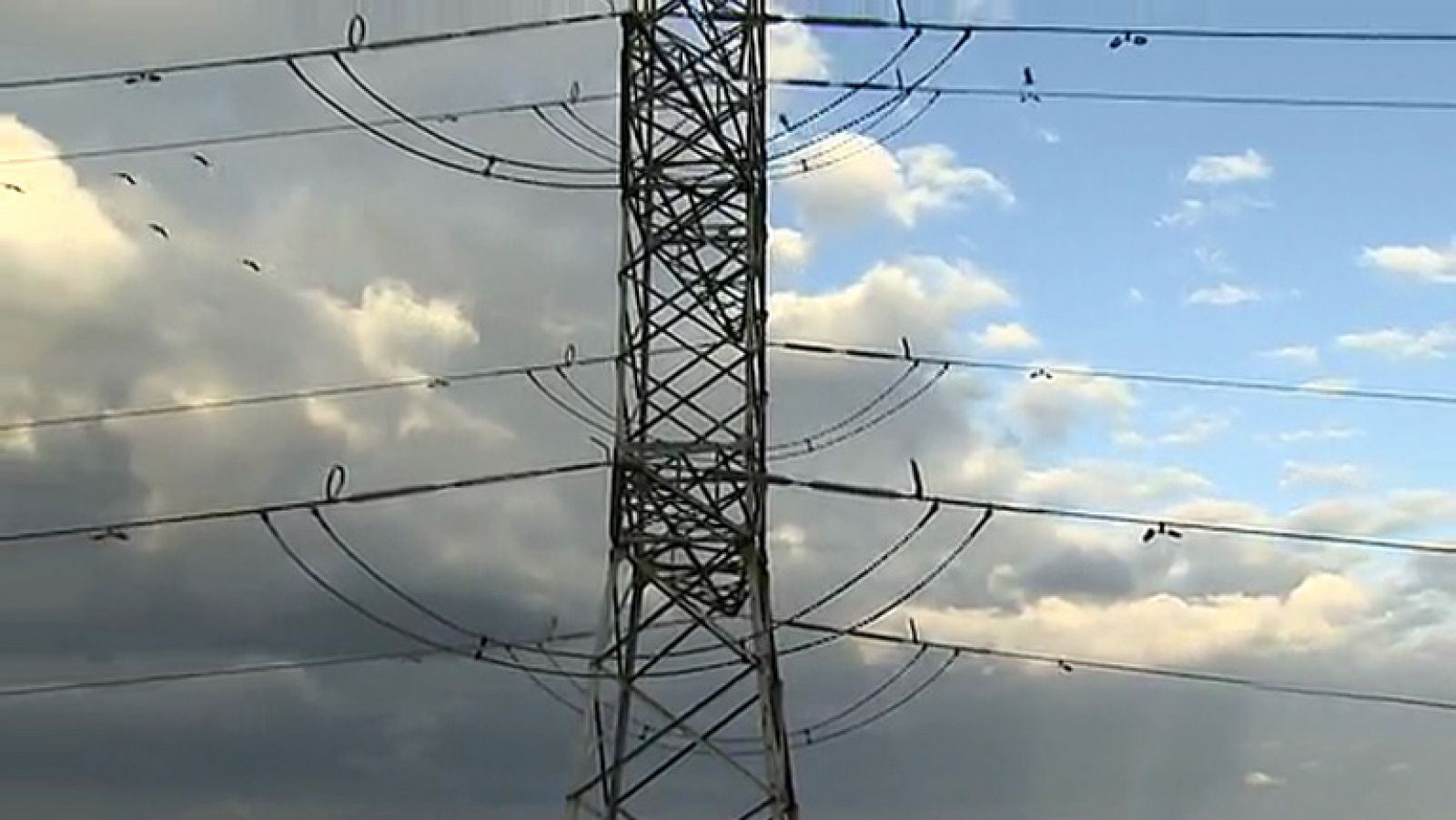 Telediario 1: Ni a los consumidores ni al sector le gusta le reforma eléctrica del Gobierno | RTVE Play