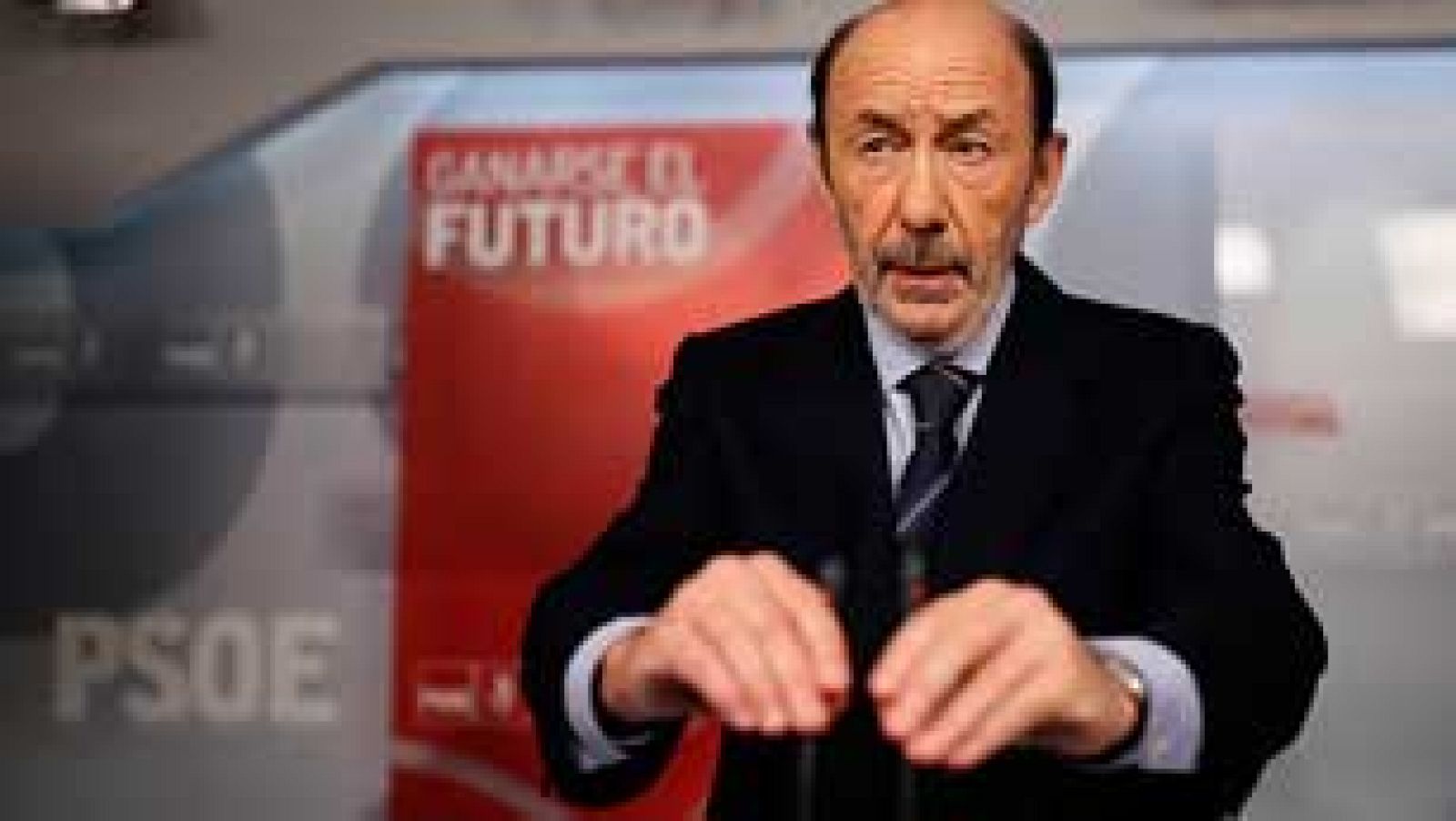 Rubalcaba exige la dimisión de Rajoy y rompe relaciones con el PP