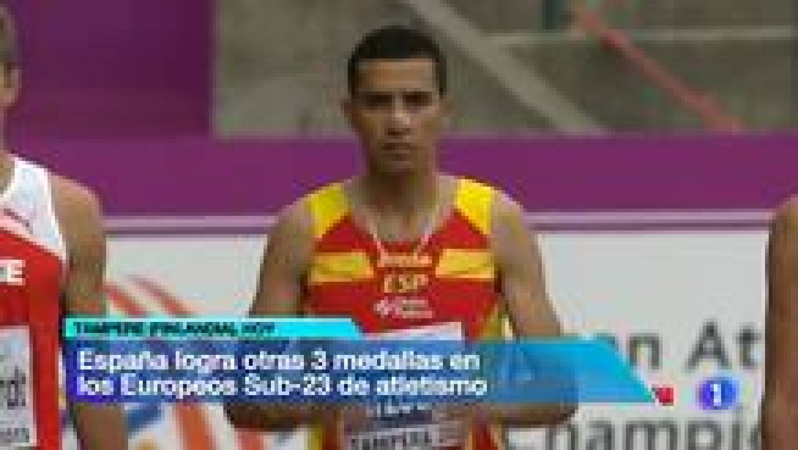 Abdelaziz Merzoughi, plusmarquista español júnior de 3.000 metros obstáculos, ha conseguido la medalla de oro en los Europeos sub-23 de Tampere (Finlandia) tras la descalificación del ganador, el búlgaro Mitko Tsenov, por pisar fuera de pista.