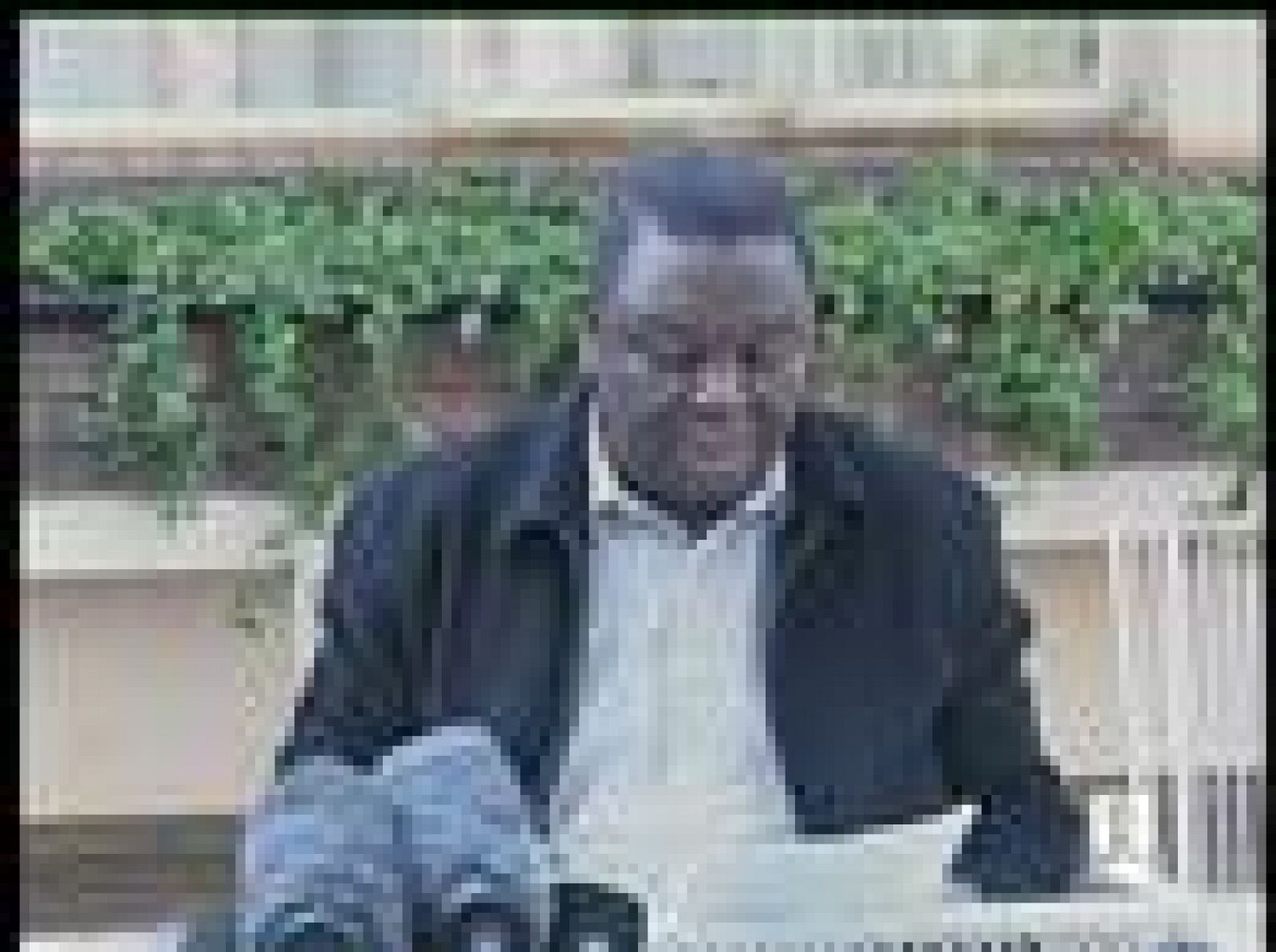 Mugabe se aferra al poder | Ver