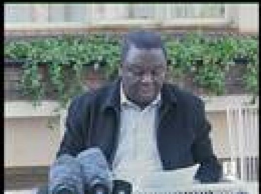  - Mugabe se aferra al poder