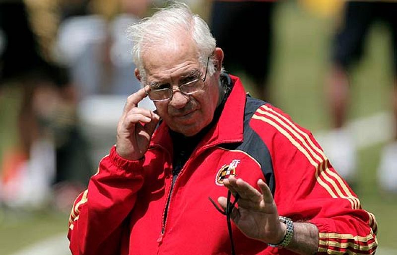  Luis Aragonés: Una vida consagrada al fútbol.