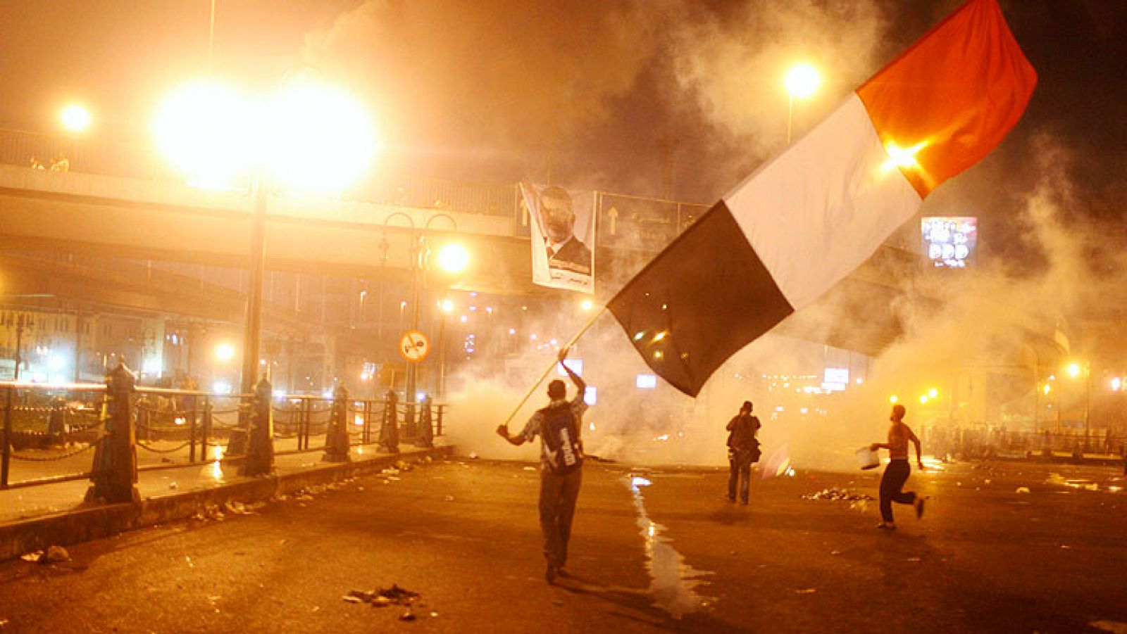 Noticias 24h: EE.UU. respalda al régimen egipcio en plenos choques sangrientos en El Cairo | RTVE Play