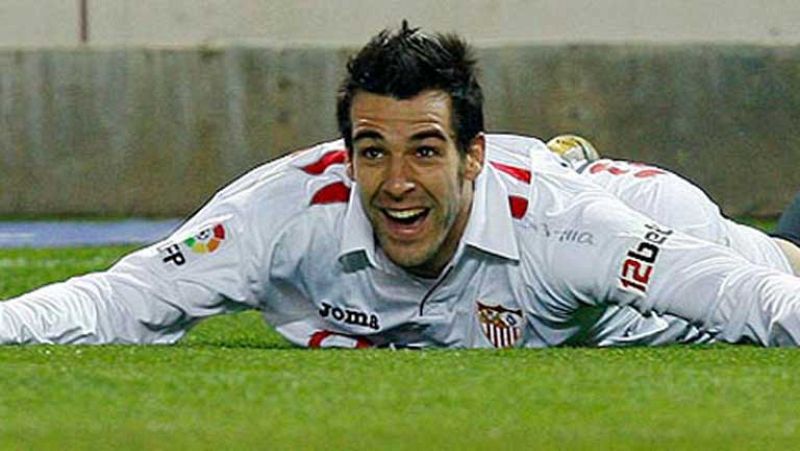 Además de Albiol, otro internacional español puede dejar la Liga. Es Álvaro Negredo, el delantero centro del Sevilla que está a punto de irse al Mancehster City. Negredo no disputará el amistoso con el San fernando porque está practicamente cerrado e