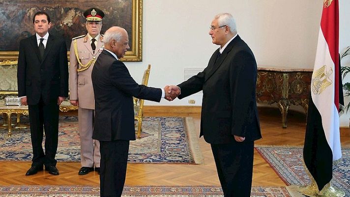 Telediario 1 - El nuevo Gobierno egipcio toma posesión tras una jornada de violencia y detenciones