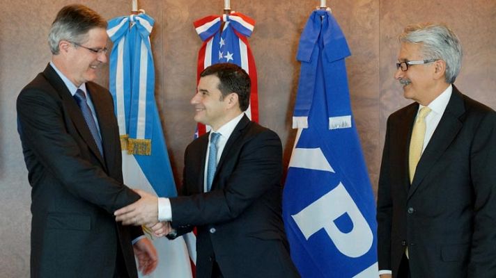 Informativo 24h - La petrolera Chevron acuerda con YPF una inversión de 1.240 millones para Vaca Muerta