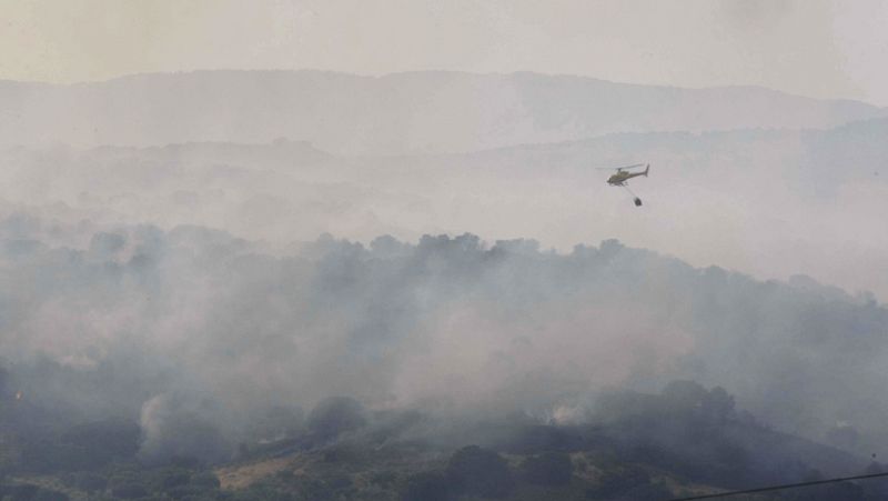 Sigue sin control el incendio de Almorox, en Toledo, con dos focos activos