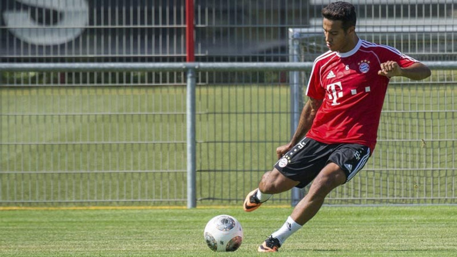 Thiago realiza su primer entrenamiento con el Bayern