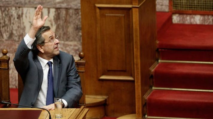 El Parlamento griego aprueba nuevas reformas exigidas a la Troika