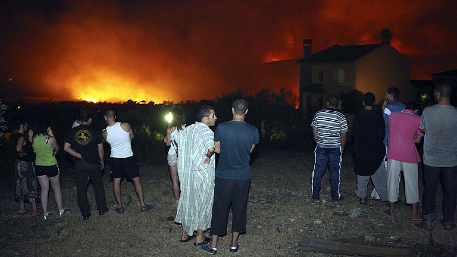 Telediario 1: Ya está controlado el incendio de Almorox, en Toledo | RTVE Play