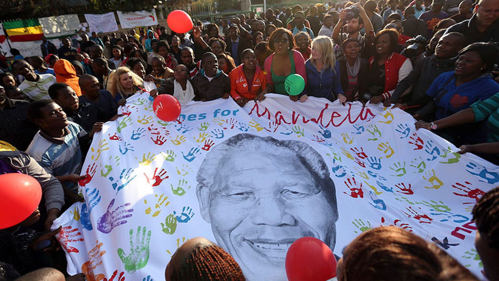 Nelson Mandela cumple 95 años y su estado de salud mejora 