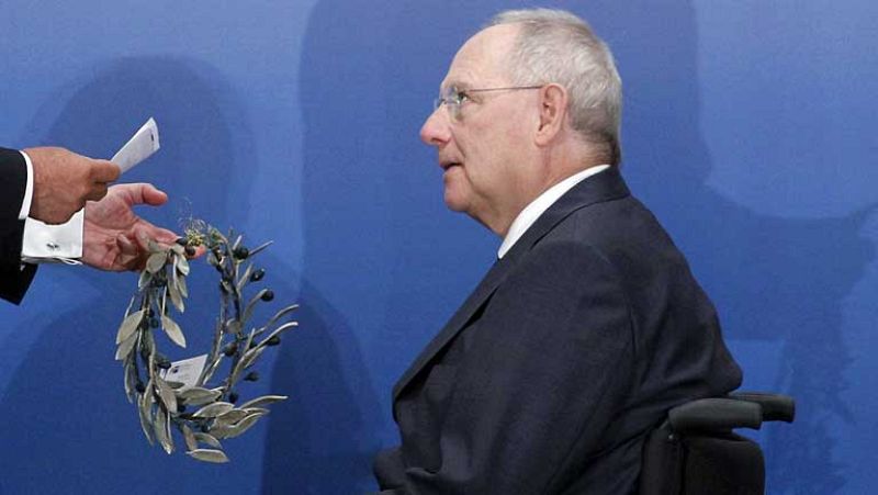 Grecia aprueba el despido de 15.000 funcionarios y la bajada del IVA turístico