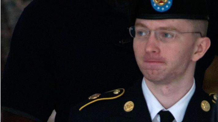 La jueza decide mantener los cargos sobre Manning por "ayudar al enemigo"