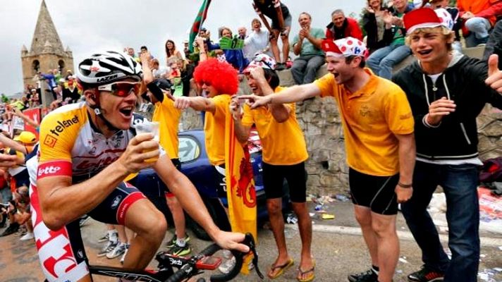 El Tour convierte a los Alpes en el camping más grande del mundo