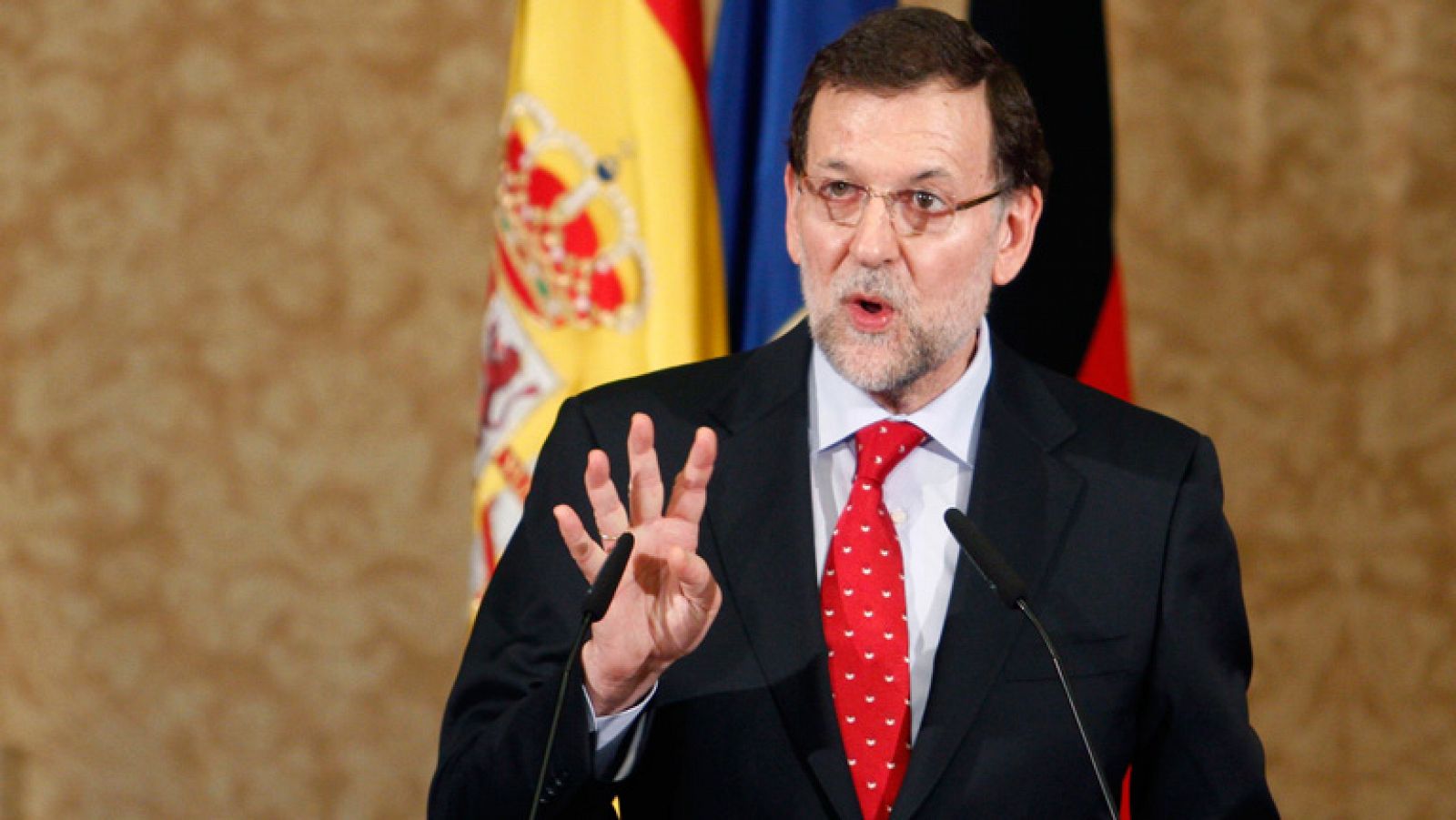 Telediario 1: Rajoy: "Es en las elecciones democráticas donde los pueblos legitiman a sus representantes" | RTVE Play