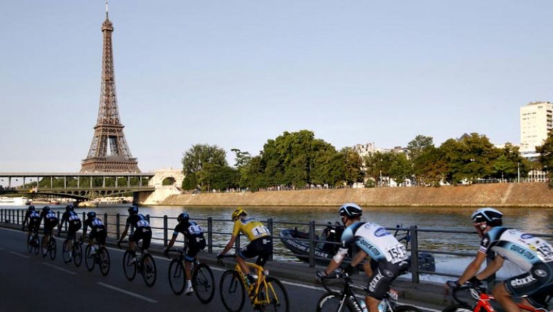 Se cierra la 100ª edición del Tour de Francia que arrancó en Córcega y se cierra en París.