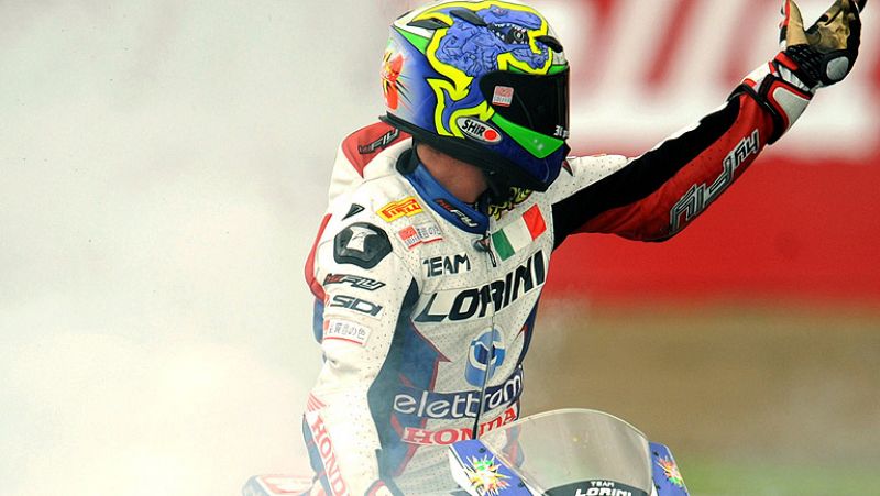 El piloto italiano Andrea Antonelli ha fallecido en la prueba de Supersport de Moscú, en la que se fue al suelo y después fue arrollado por su compatriota Zanetti.