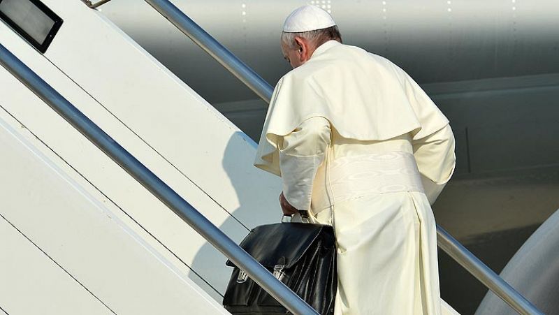 El papa emprende su viaje a Río de Janeiro
