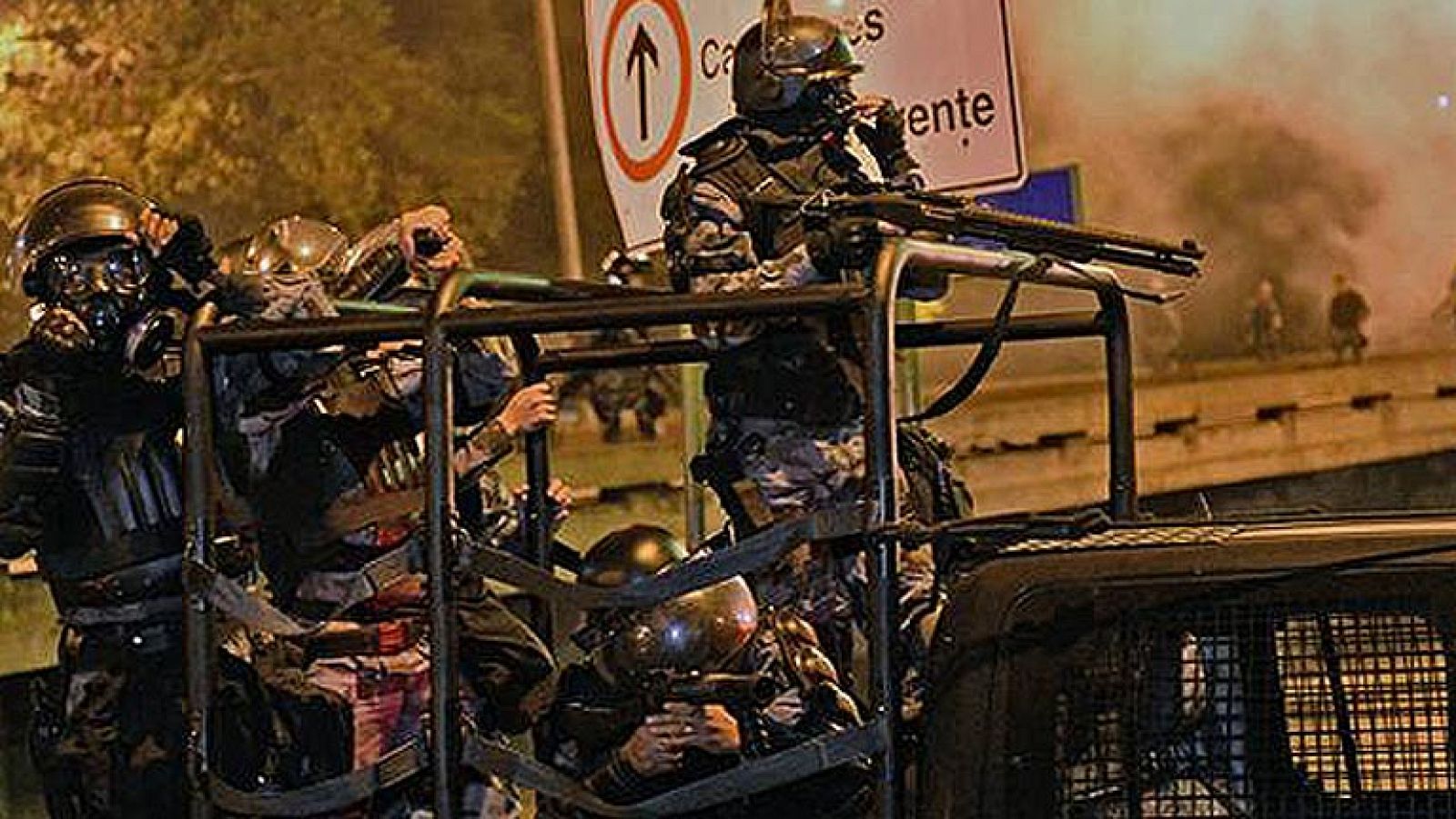 Policía y manifestantes se enfrentan cerca del Palacio de Guanabara tras la recepción al papa
