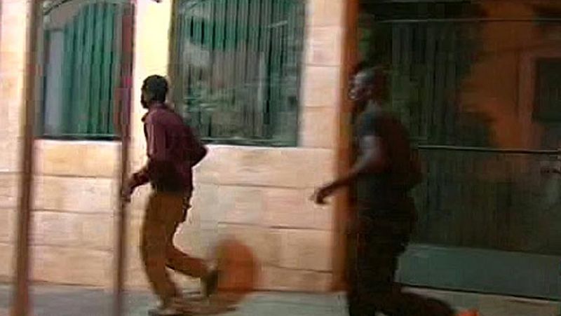 Decenas de inmigrantes entran en Melilla en dos asaltos de unos 400 subsaharianos