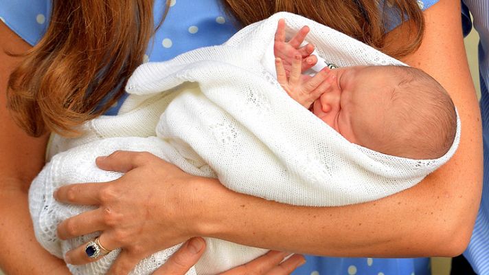 Telediario 1 - Los duques de Cambridge llaman Jorge Alejandro Luis a su primer hijo
