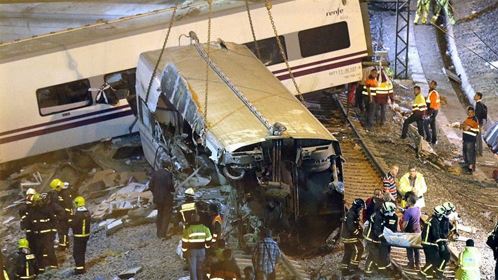 Telediario 1: Tragedia en un tren en Santiago  | RTVE Play