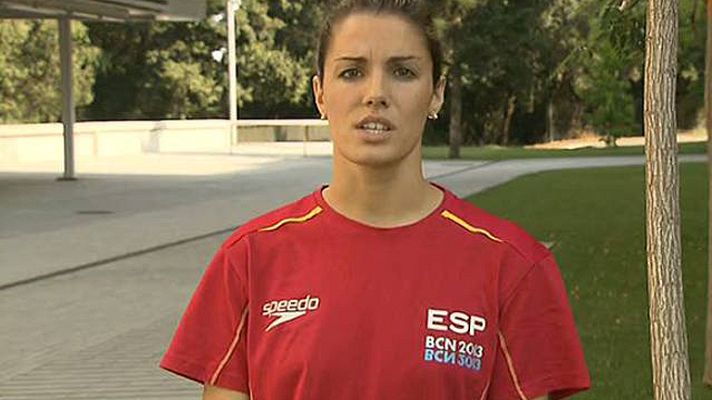  - El equipo español de sincronizada, con las víctimas de Santiago