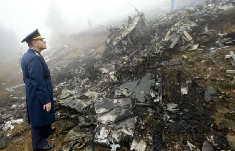 Un equipo de Informe Semanal se desplaza a Turquía para investigar qué ocurrió el día que se estrello el Yak-42, en el que fallecieron 62 militares españoles (28/06/08).