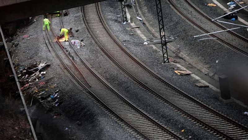 Renfe restablece el tráfico ferroviario en dos de las tres vías afectadas por el accidente  