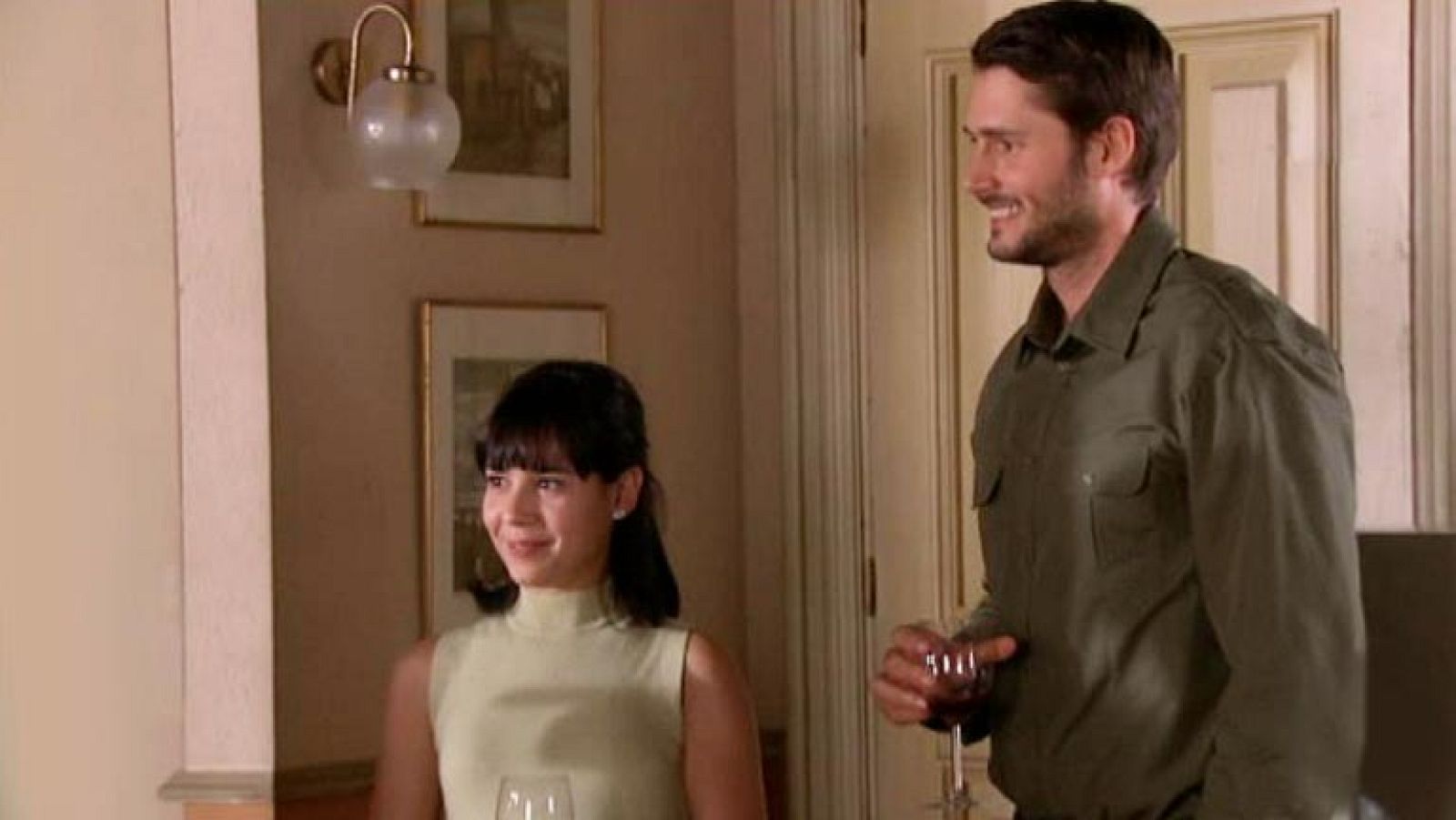 Gran Reserva. El origen - Manuela y Roberto ya son oficialmente novios (Capítulo 53)